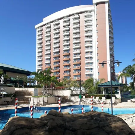 Magnifico Flat na Barra da Tijuca 704, com Linda Piscina, Academia, Balsa para Praia, Microondas, Frigobar, Tv Smart, Varanda e Mesa para Trabalho-2